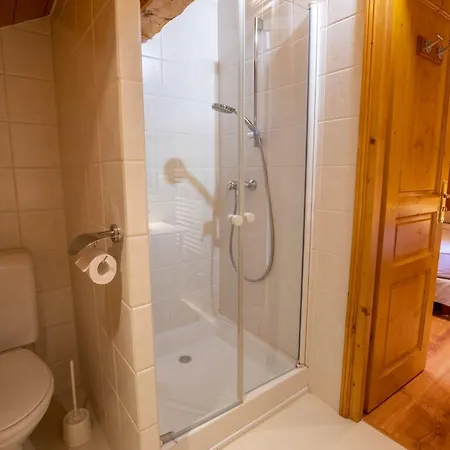 Serpolet Outside Hot Tub And Sauna Mussillon