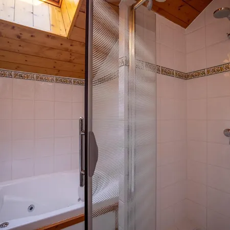 Serpolet Outside Hot Tub And Sauna * Mussillon