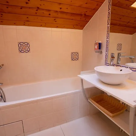 Serpolet Outside Hot Tub And Sauna *
